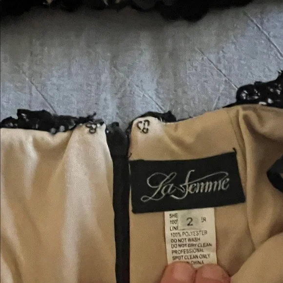 La Femme 2 Piece Beaded and lace skirt and top size 2 - Picture 5 of 10